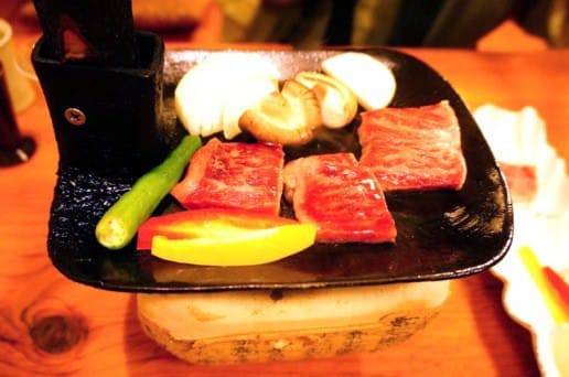 帆山亭の夕食の牛のステーキ