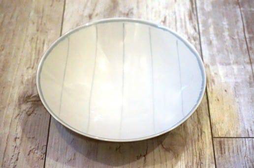 白山陶器の平茶碗　白ストライプ